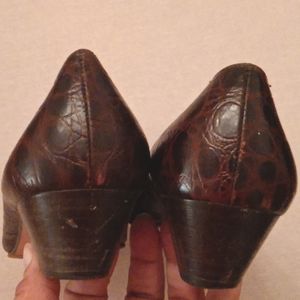 Salvatore Ferragamo Vara Croc Low Heel Pump